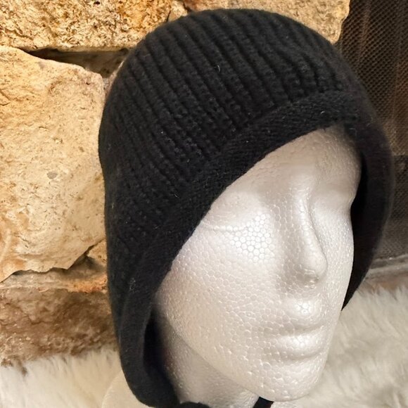 New Black Knit Winter Bonnet Hat With Ties - Picture 5 of 8